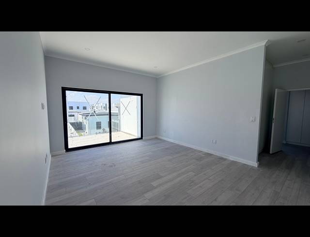 5 BEDROOM HOUSE FOR SALE IN SANDOWN